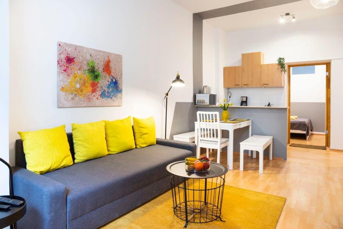 Cozy 2 Room Apartment Next To Hermannstrasse Berlin Ngoại thất bức ảnh