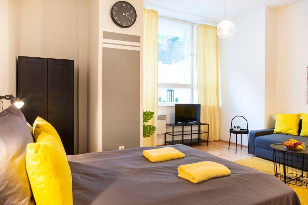 Cozy 2 Room Apartment Next To Hermannstrasse Berlin Ngoại thất bức ảnh