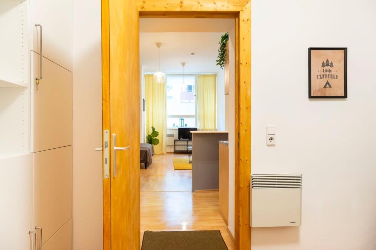 Cozy 2 Room Apartment Next To Hermannstrasse Berlin Ngoại thất bức ảnh